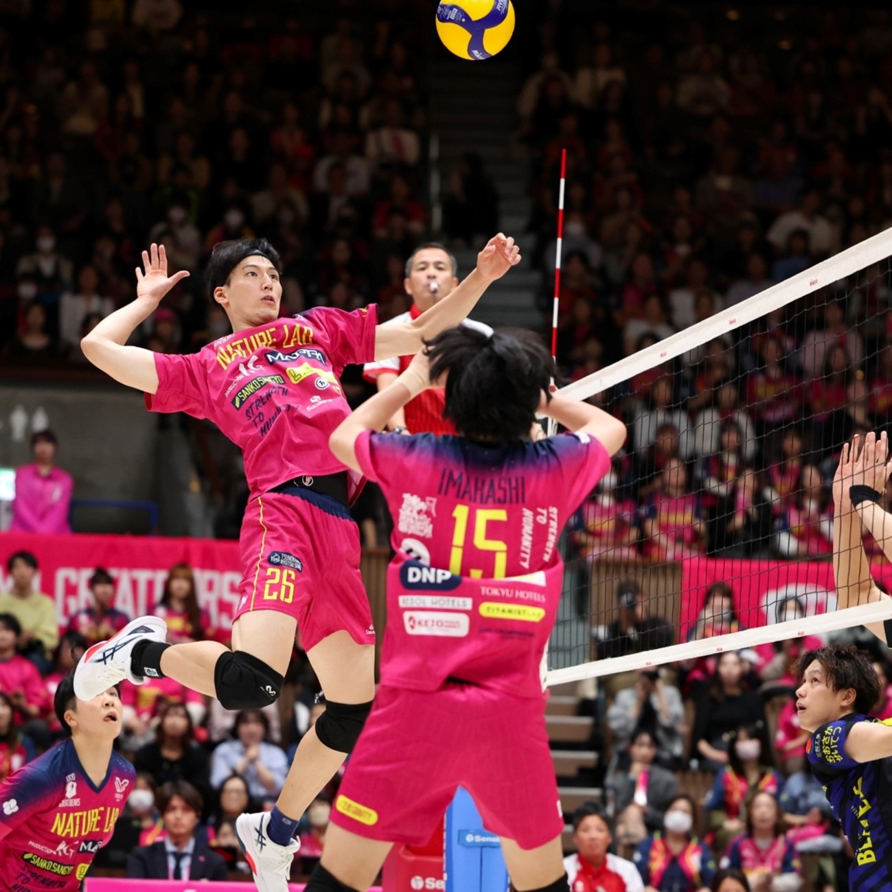 英超3月最佳球员候选：B费2场2球2助、赖斯2场1球领衔